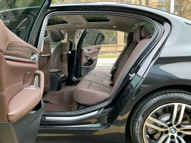 BMW 5 Series — Фото автомобиля 14