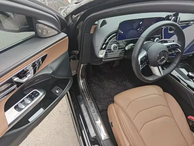 Mercedes-Benz E-Class — Фото автомобиля 14