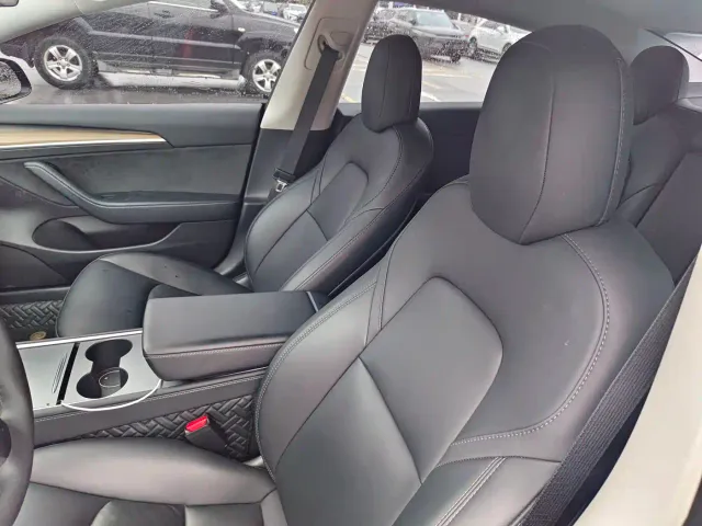 Tesla Model 3 — Фото автомобиля 12