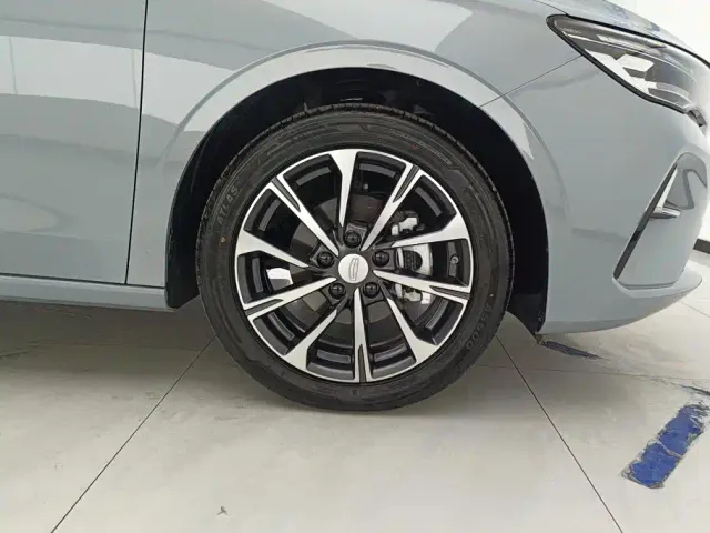 Geely Emgrand — Фото автомобиля 6