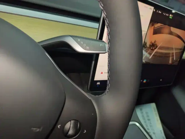 Tesla Model Y — Фото автомобиля 13