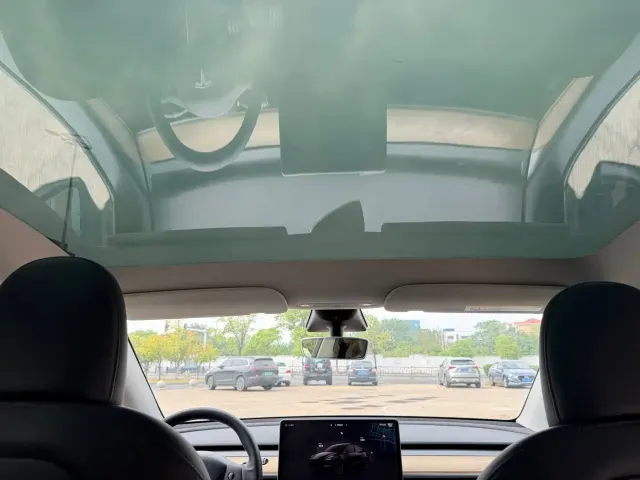 Tesla Model Y — Фото автомобиля 8