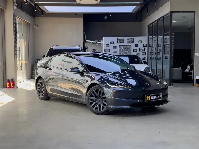 Tesla Model 3 — Фото автомобиля 3