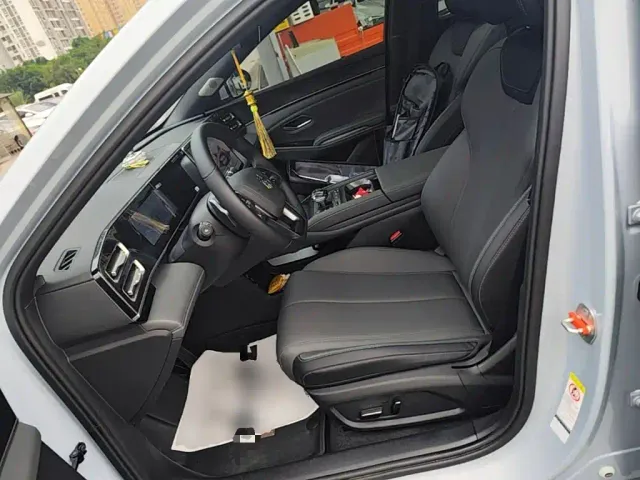 BYD Qin L — Фото автомобиля 14