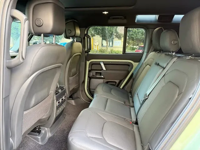 Land Rover Defender — Фото автомобиля 11