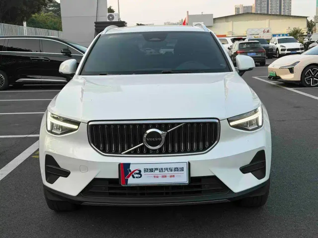Volvo XC40 — Фото автомобиля 5
