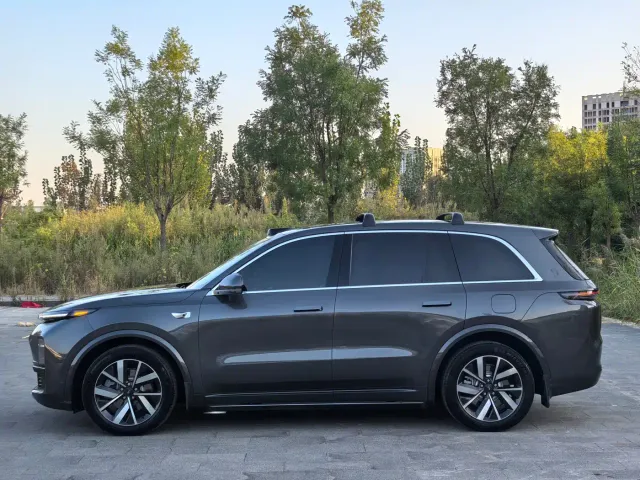 Li Auto L8 — Фото автомобиля 4