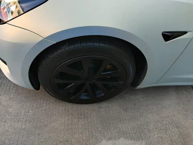 Tesla Model 3 — Фото автомобиля 22