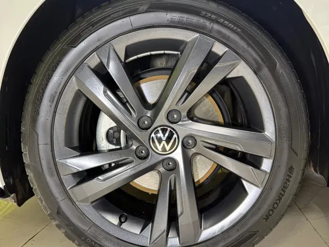 Volkswagen Golf — Фото автомобиля 8
