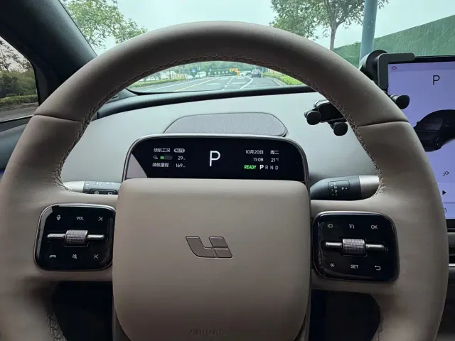 Li Auto i6 — Фото автомобиля 16