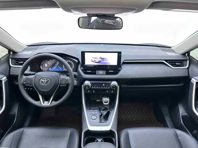Toyota RAV4 — Фото автомобиля 10