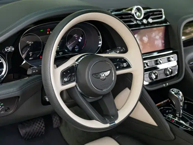 Bentley Bentayga — Фото автомобиля 9