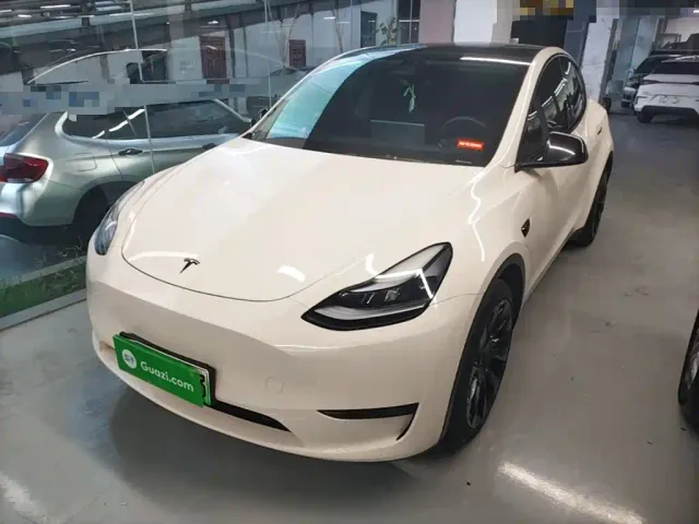 Фотография автомобиля — Tesla Model Y