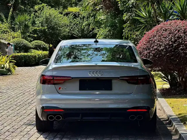 Audi S4 — Фото автомобиля 5