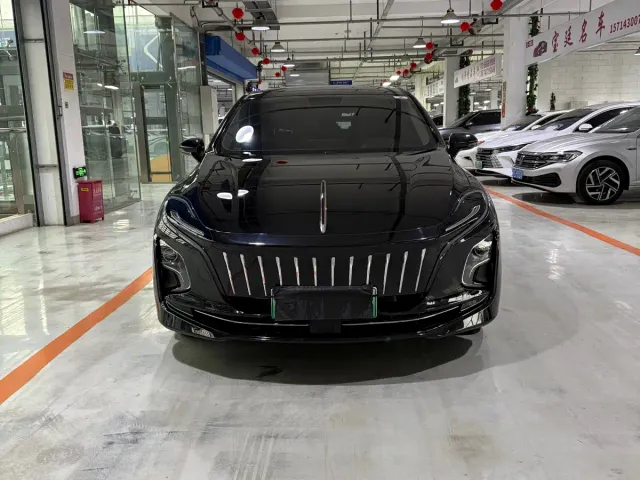 Hongqi E-QM5 — Фото автомобиля 2