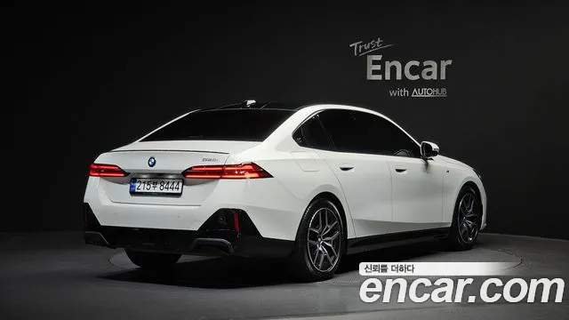 BMW 5-Series — Фото автомобиля 2