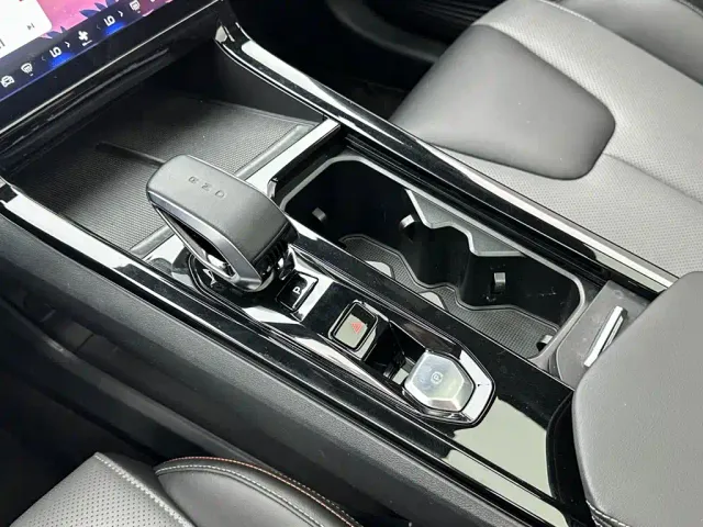 Geely Boyue — Фото автомобиля 25