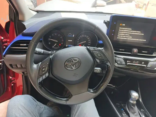 Toyota C-HR — Фото автомобиля 10