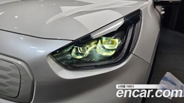 Kia Niro — Фото автомобиля 22