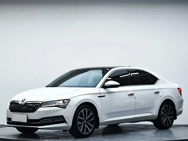 Skoda Superb — Фото автомобиля 2