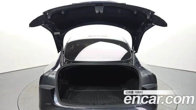 Tesla Model 3 — Фото автомобиля 18