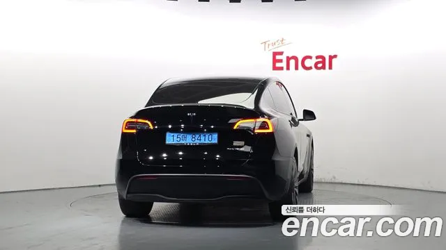 Tesla Model Y — Фото автомобиля 4