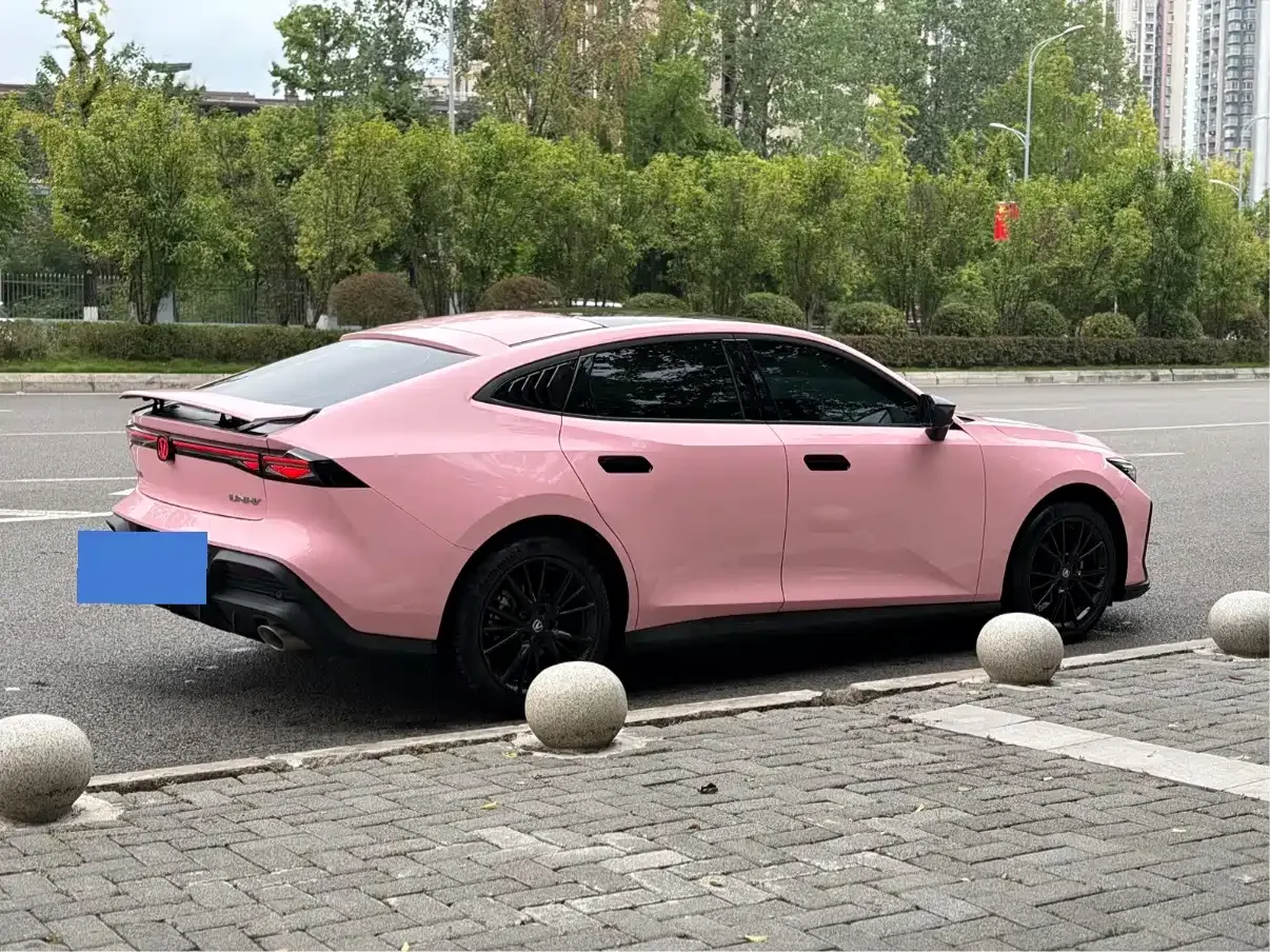 Changan Changan UNI-V 2025 1.5T 500Bar Premium Model — Фото автомобиля 3