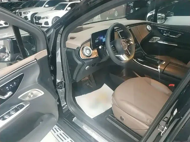 Mercedes-Benz EQE SUV — Фото автомобиля 15