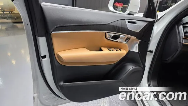 Volvo XC90 — Фото автомобиля 13