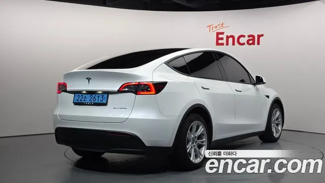 Tesla Model Y — Фото автомобиля 2
