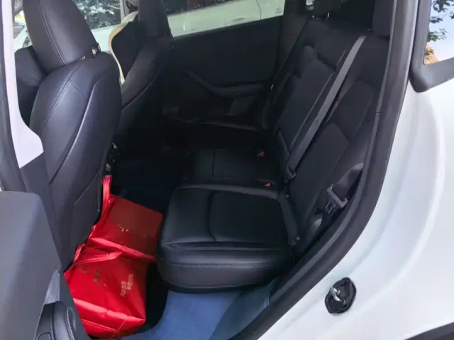 Tesla Model Y — Фото автомобиля 14