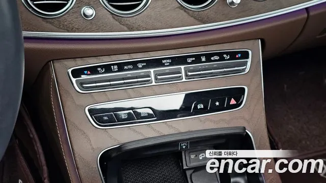 Mercedes-Benz E-Class — Фото автомобиля 7