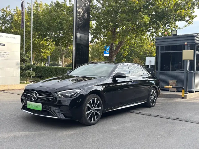 Фотография автомобиля — Mercedes-Benz E-Class