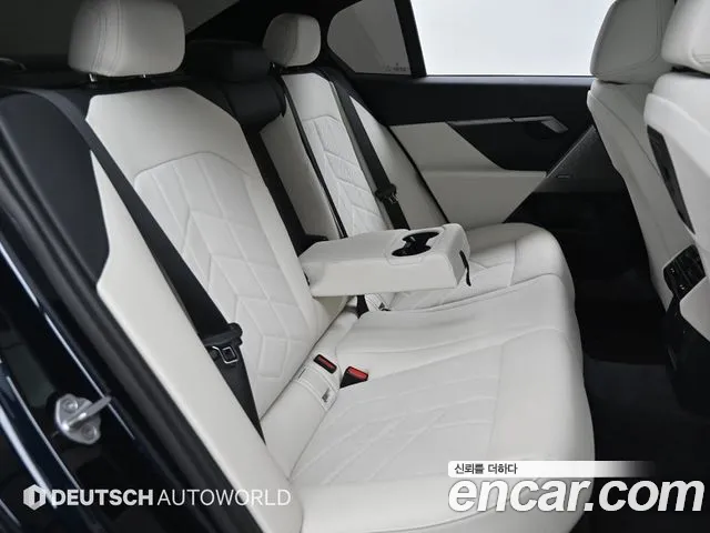 BMW 5 Series G60 — Фото автомобиля 12