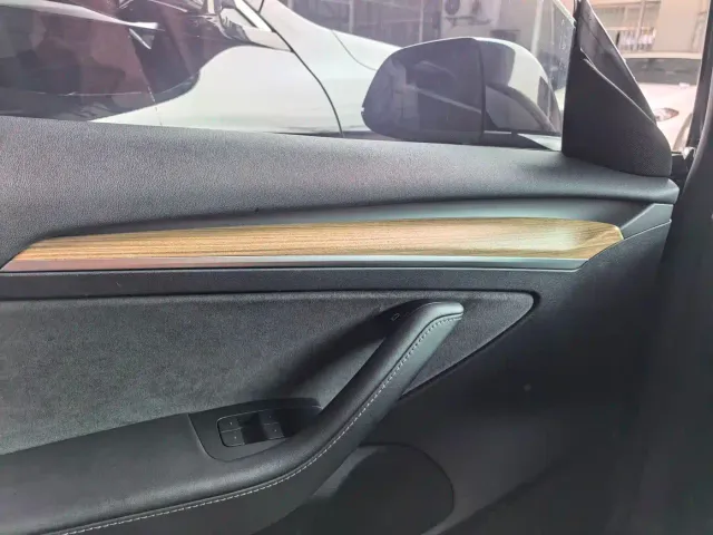 Tesla Model 3 — Фото автомобиля 7