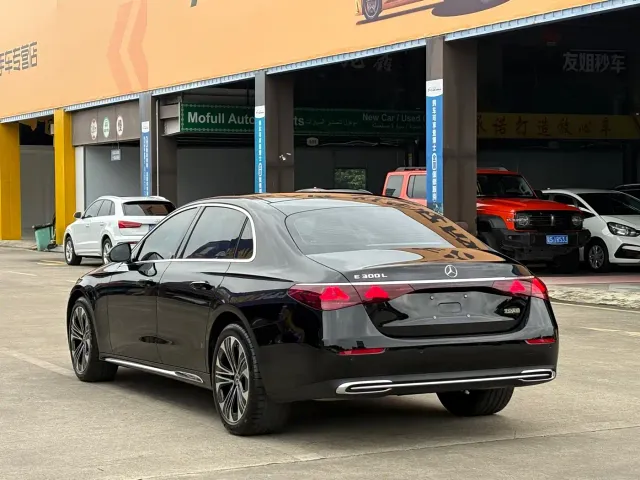 Mercedes-Benz E-Class — Фото автомобиля 23