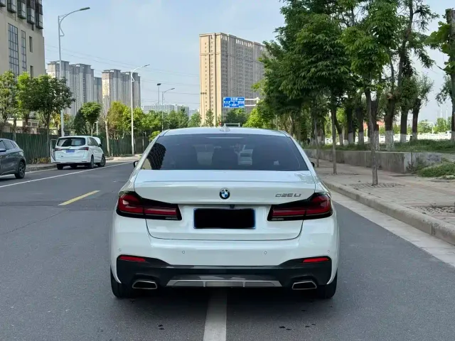 BMW 5 Series — Фото автомобиля 4