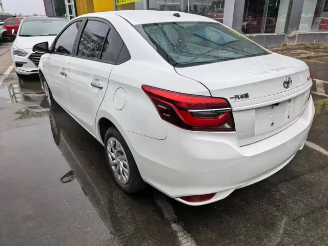 Toyota Vios — Фото автомобиля 7