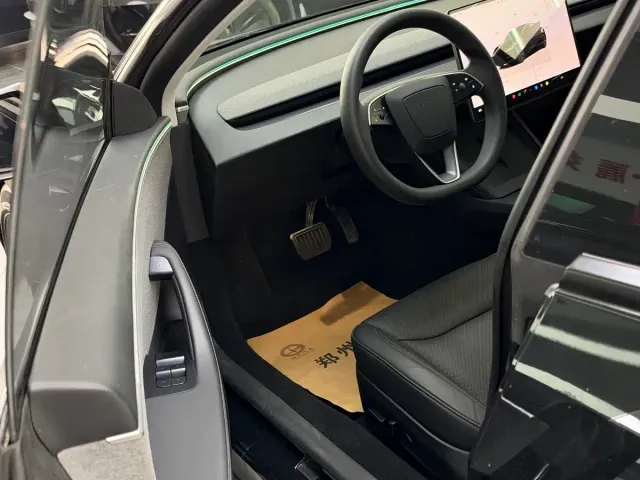 Tesla Model 3 — Фото автомобиля 8