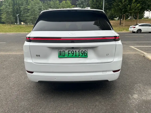 Li Auto L7 — Фото автомобиля 8