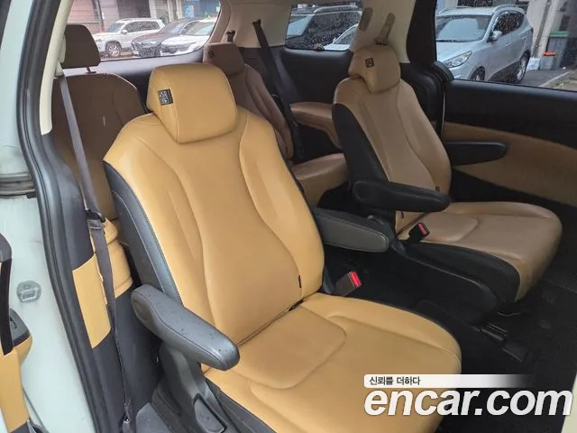 Kia Carnival Generation 4 — Фото автомобиля 10