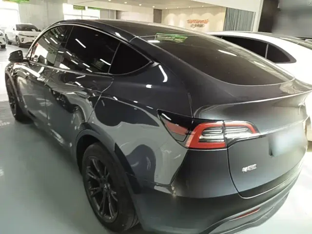 Tesla Model Y — Фото автомобиля 4