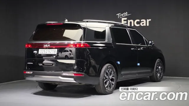 Kia Carnival Generation 4 — Фото автомобиля 2