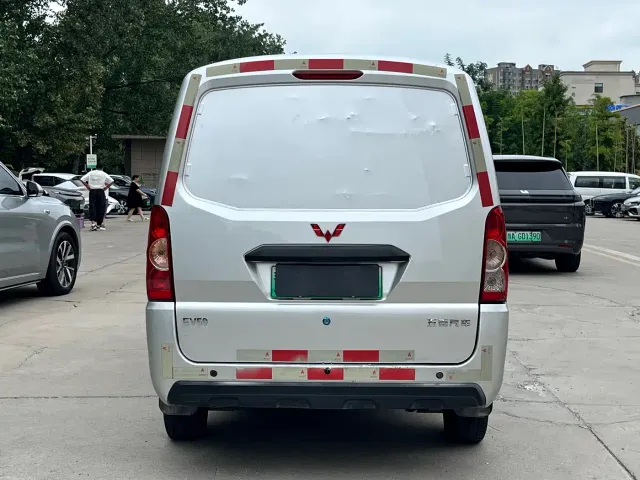Wuling EV50 — Фото автомобиля 6