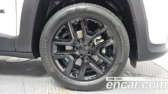 Jeep Renegade — Фото автомобиля 6