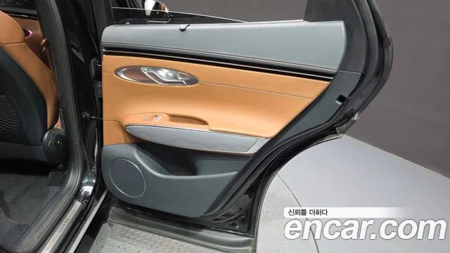 Genesis GV70 — Фото автомобиля 25