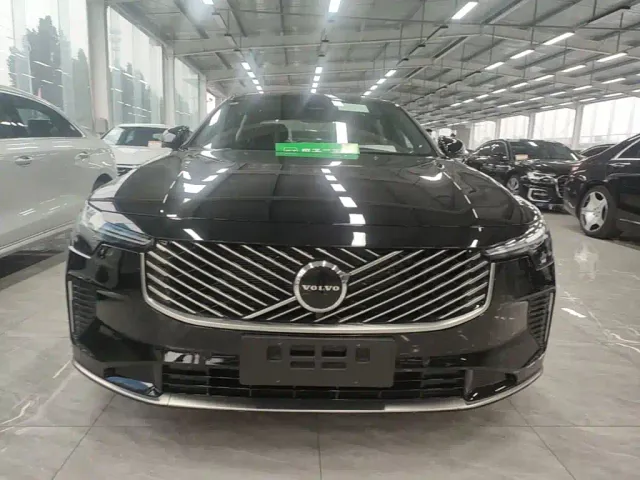 Volvo S90 — Фото автомобиля 2