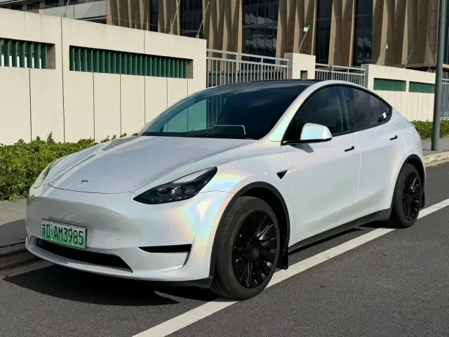 Tesla Model Y — Фото автомобиля 3