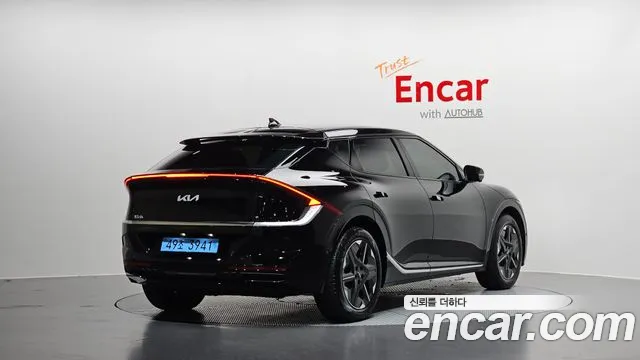 Kia EV6 — Фото автомобиля 2