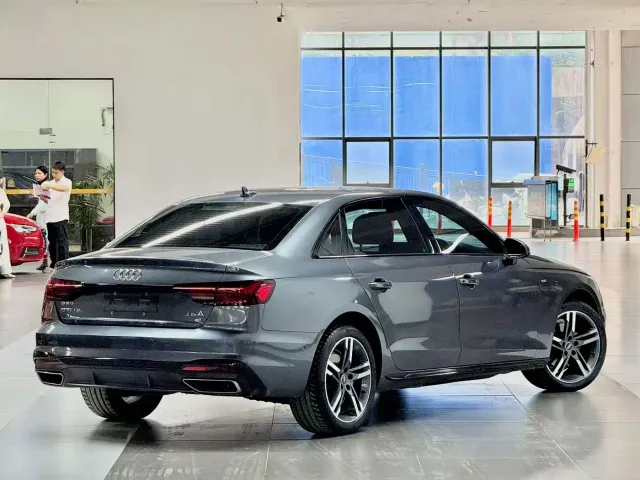Audi A4L — Фото автомобиля 9